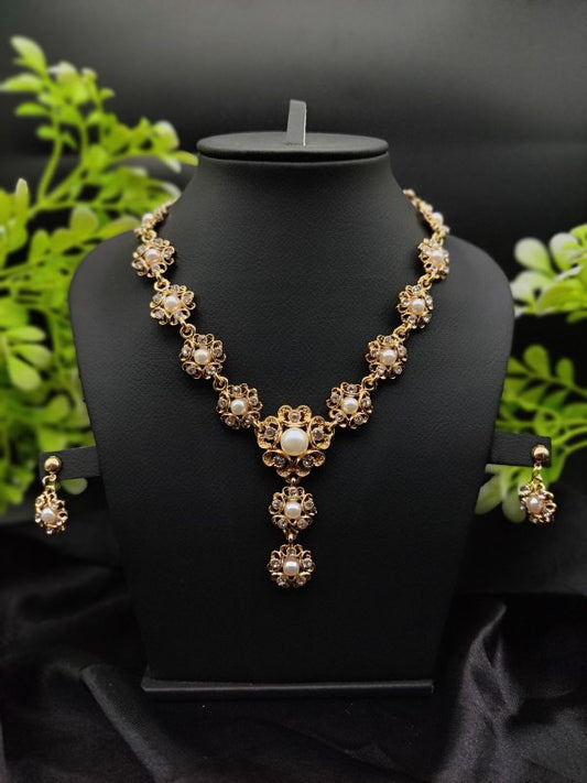 Imported Majestic Pearl Flower Necklace